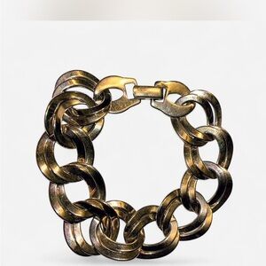 Elegant Gold Chain Bracelet
